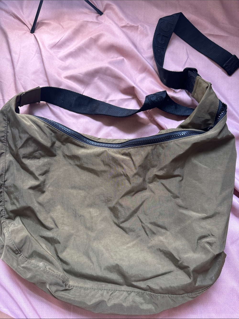 BAGGU Olive Green Crossbody Bag with Black Strap